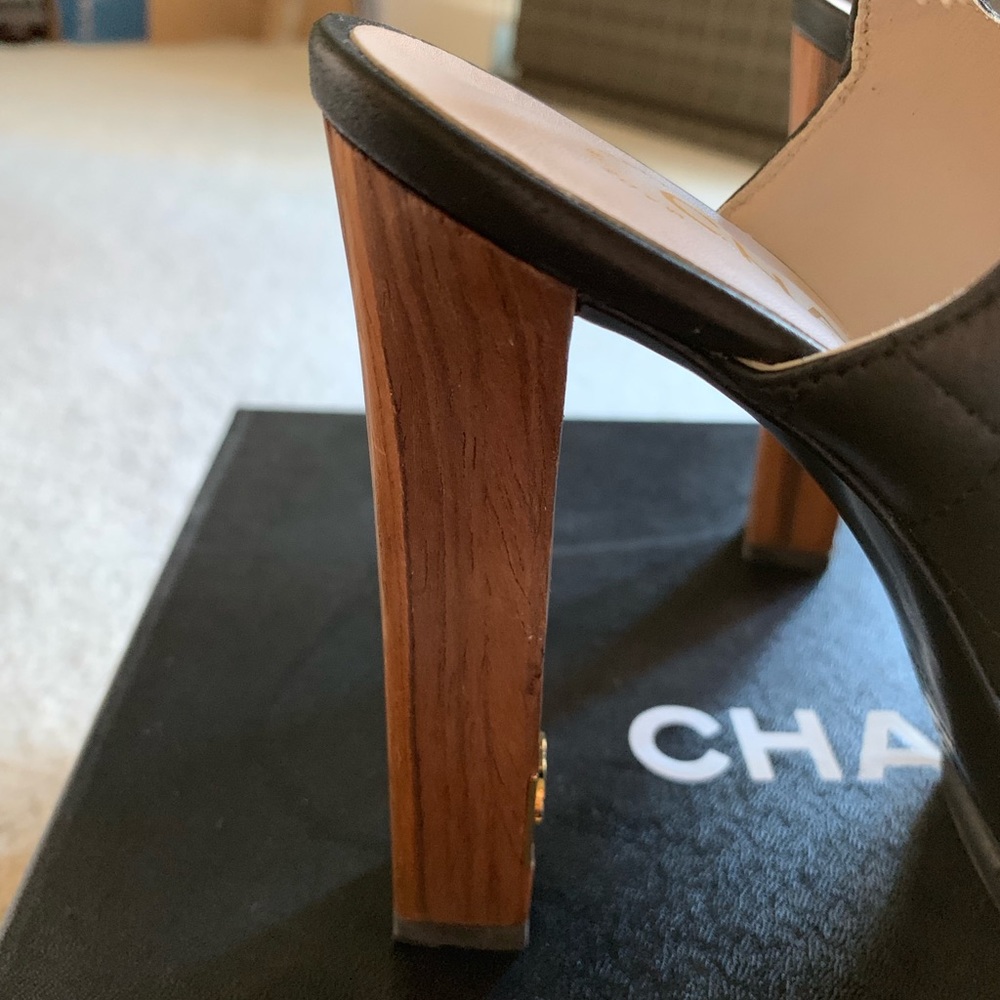 Chanel black quilted leather and wood sandals - Picture 5 of 7